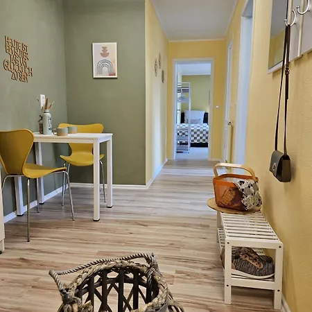 Sunshine - Mit 3 Schlafzimmern, Businesswohnung, Pendler, Monteurzimmer Und Familien Nähe Apartment